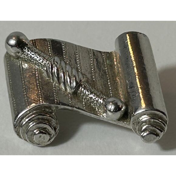 Vintage ORA Silver-Tone Torah Scroll Brooch Pin Jewish Judaica 1" - Picture 1 of 7